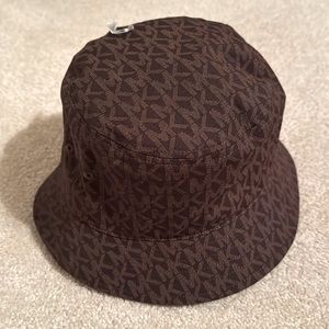 NWT Michael Kors Women’s Signature Logo Print Bucket Hat
